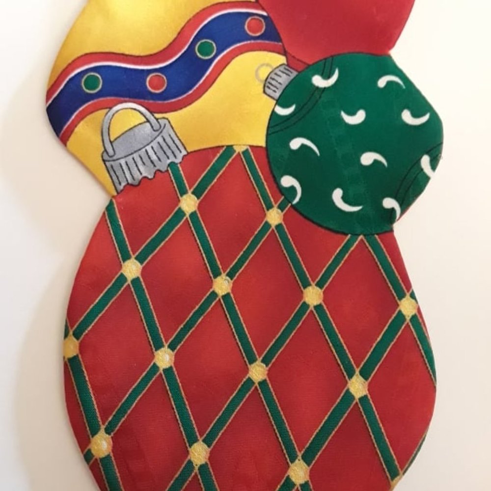 JOLLY HOLLY CHRISTMAS NOVELTY NECKTIE - 100% POLYESTER - RED - GREEN - GOLD